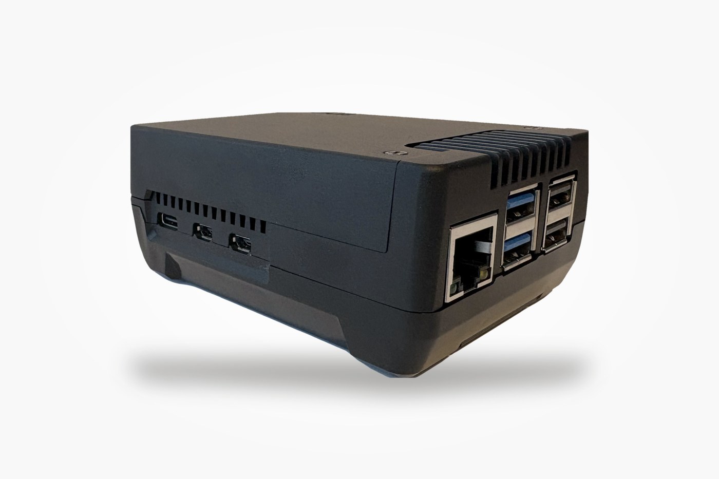 Anschlussseite der MINEOMATBOX HOME mit Netzwerk- und USB-Anschlüssen